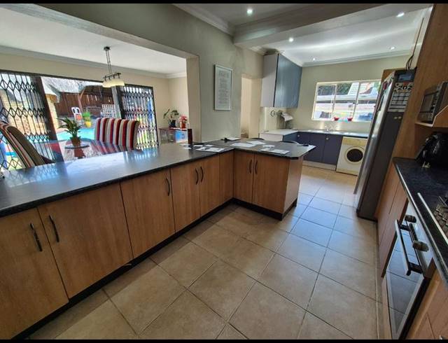 4 BEDROOM HOUSE FOR SALE IN GENL ALBERTS PARK